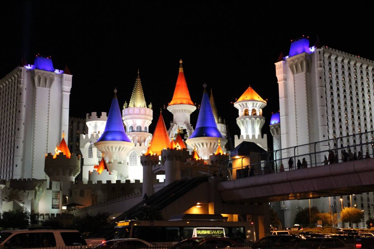 Hôtel Excalibur de nuit